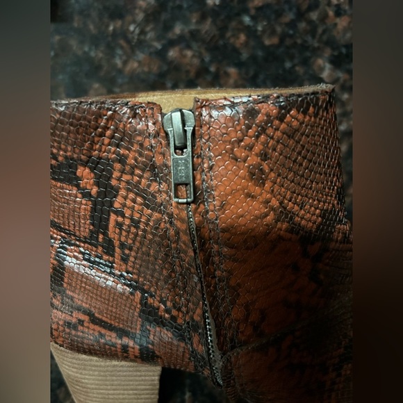 MADEWELL The Rosie Ankle Boot in Snake Embossed Leather 9.5 - Picture 15 of 17